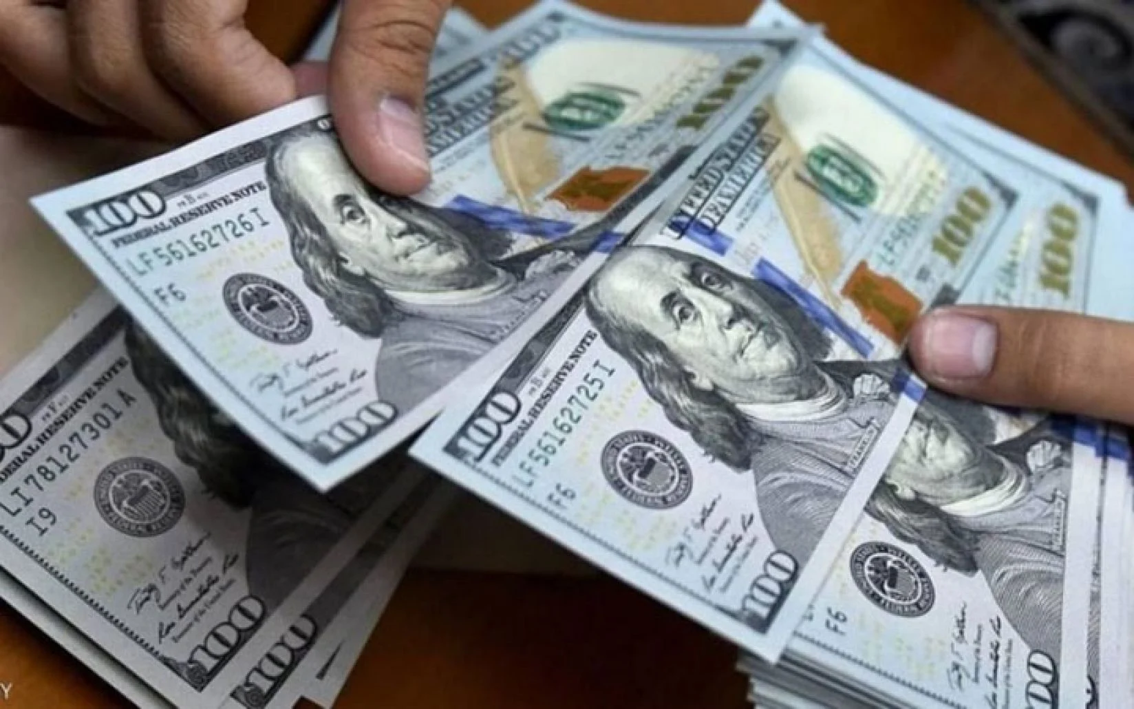 سبب ارتفاع سعر الدولار مقابل الجنية المصري